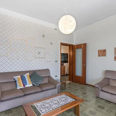 La Maison De Mely With Garden Apartment Sandra