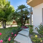 La Maison De Mely With Garden 아파트 *