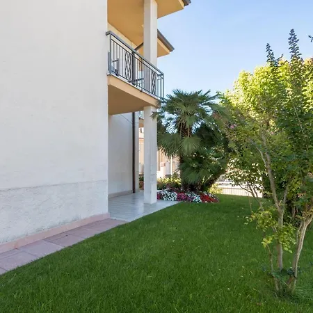 Apartment La Maison De Mely With Garden Sandra