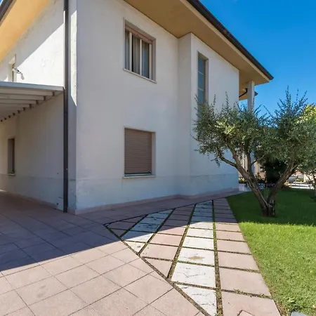 La Maison De Mely With Garden Apartment