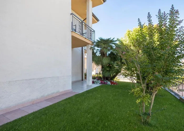 Apartment La Maison De Mely With Garden Sandra